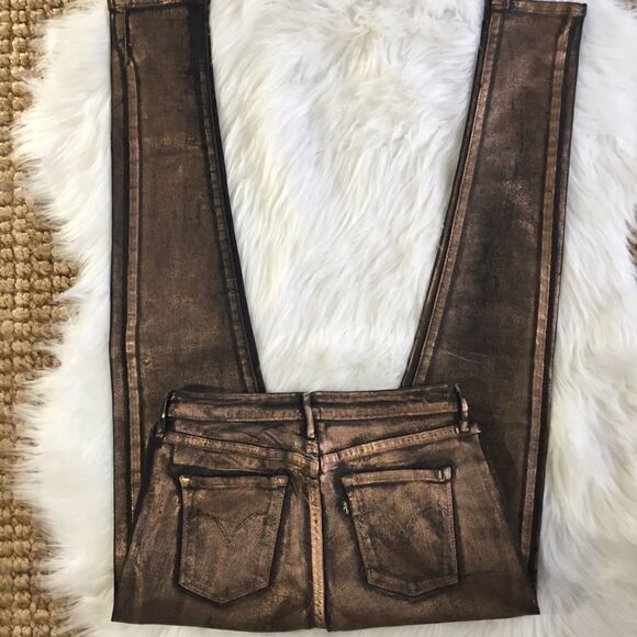 Levi’s Denim - Levi’s Coated Leggings in Gold Size 26